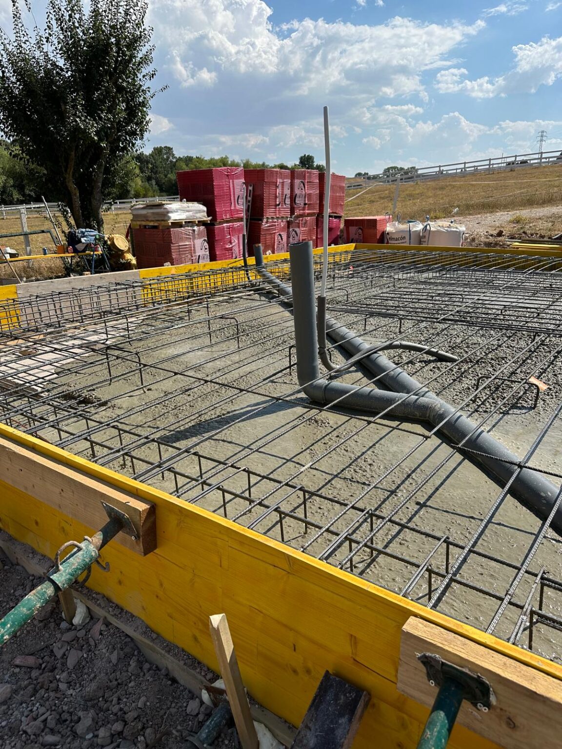 Resultado final de construcción de chalet unifamiliar con eficiencia energética.