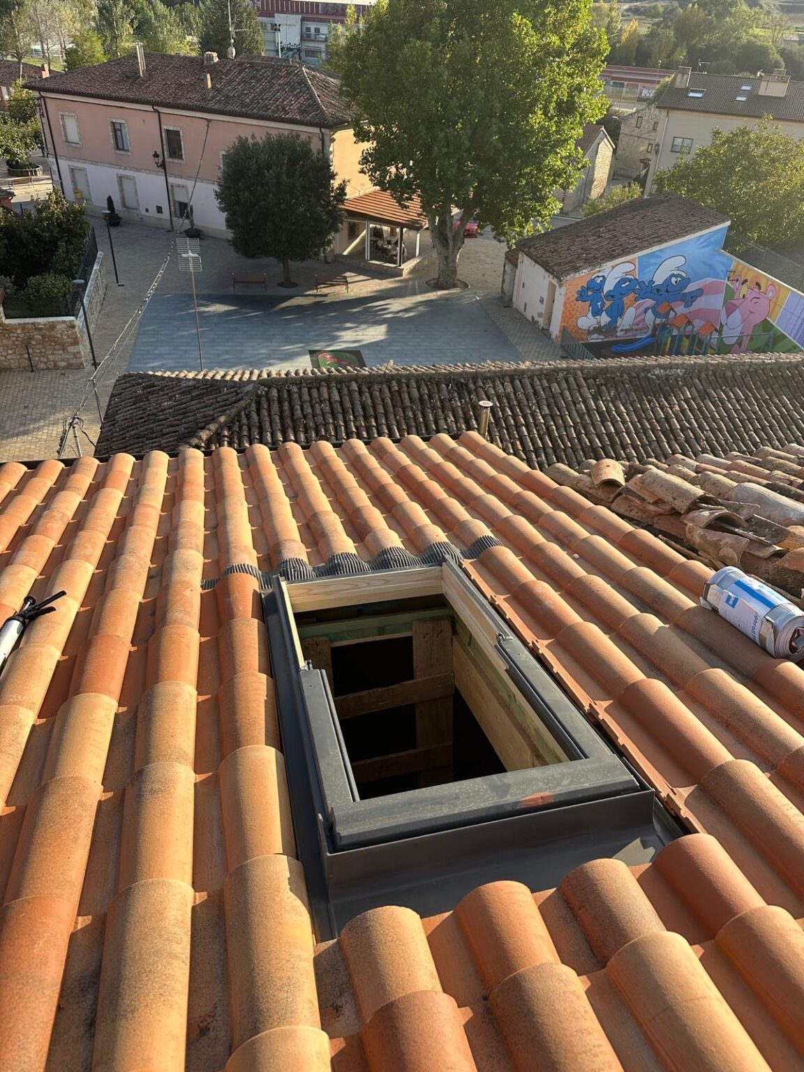 Mantenimiento preventivo de cubiertas y cambio de tejas rotas en Burgos.